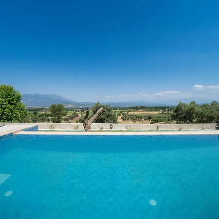 Cragos With Swimming Pool *
