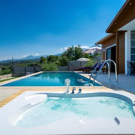 Cragos With Swimming Pool 빌라 *