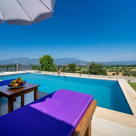 Cragos With Swimming Pool *