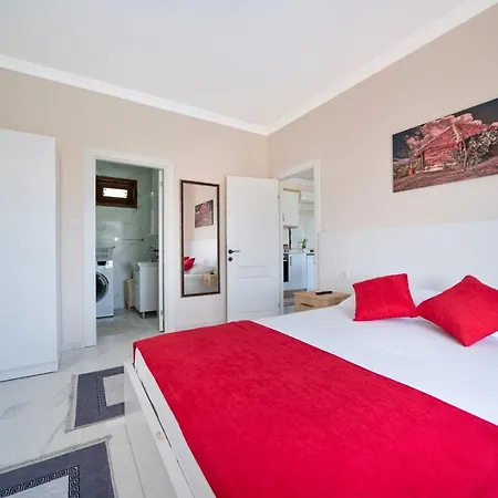Cragos With Swimming Pool Villa *
